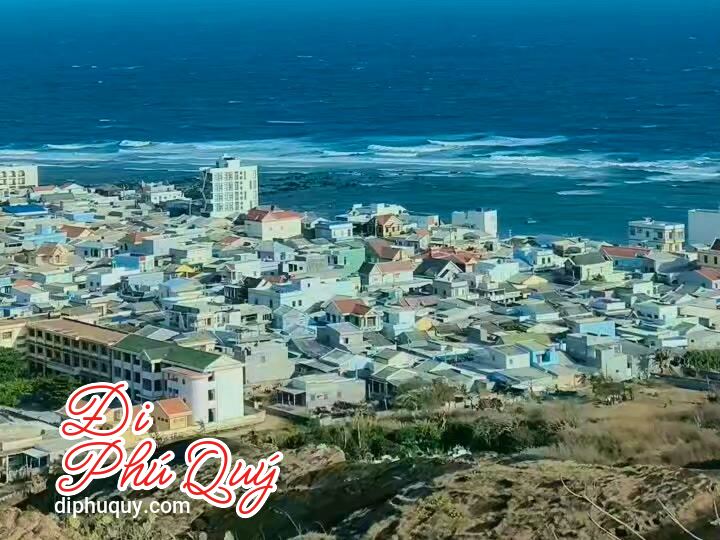 Cảnh đảo sáng hôm nay, góc quay từ đỉnh núi Cao Cát, Đi Phú Quý