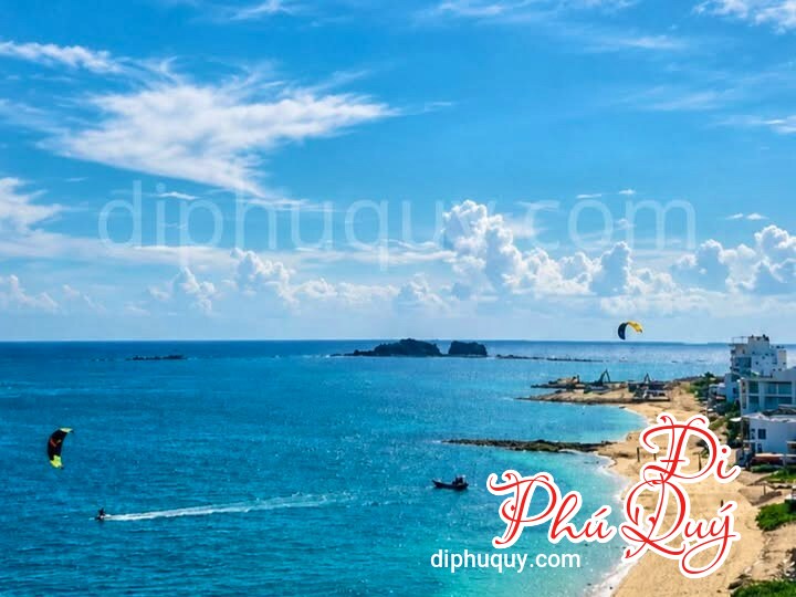 Mớii sáng sớm mà giao diện biểnn Phú Quý đã "lấp ló những ccánh diều" lướt sóng, Đi Phú Quý