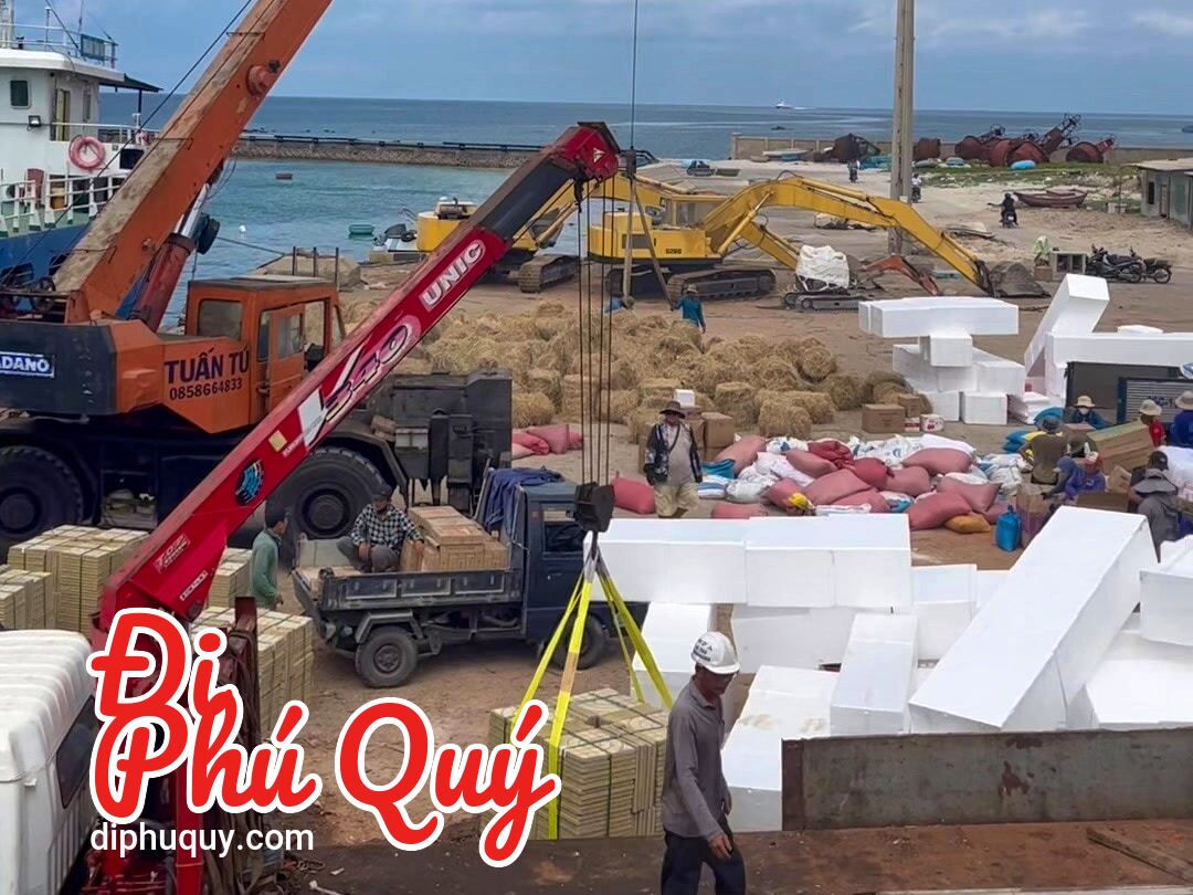 Một góc khác của Cảng Phú Quý sáng nay, Đi Phú Quý