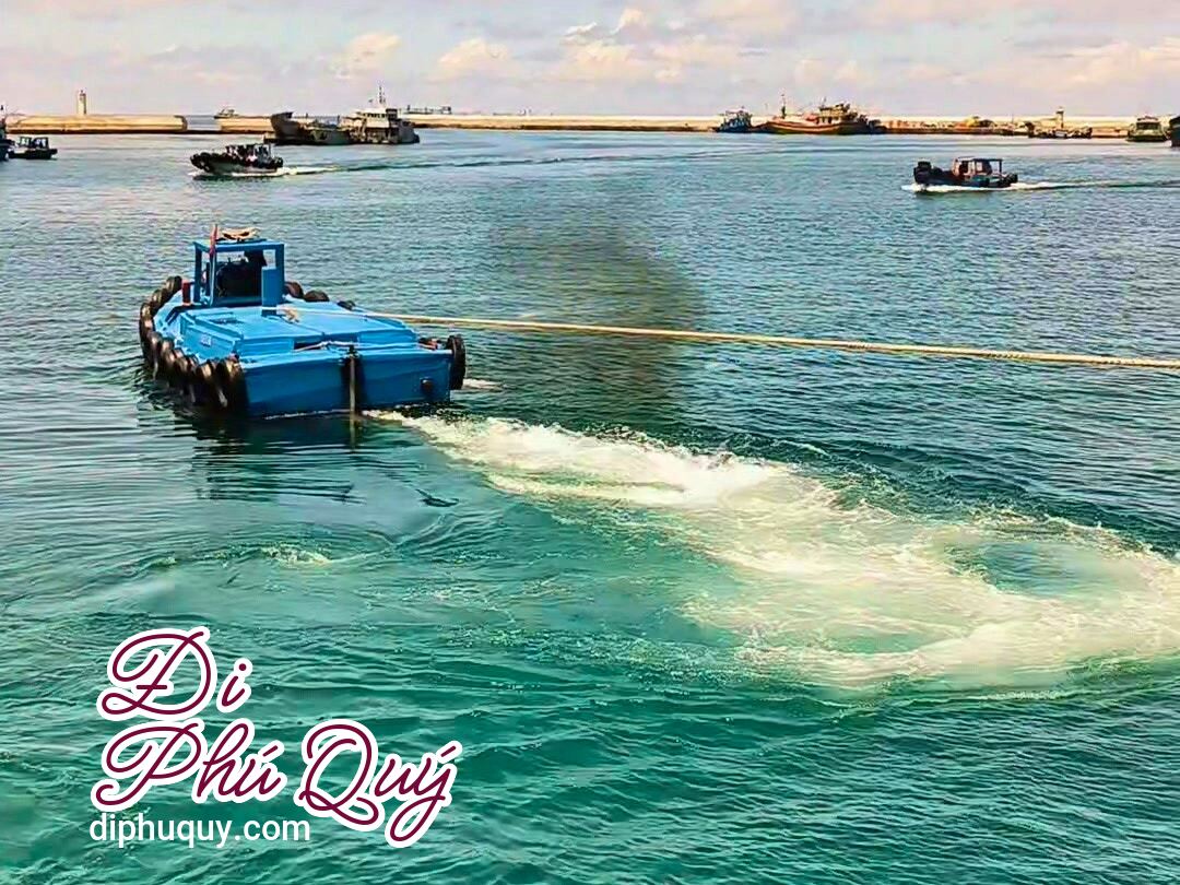 Phía sau những cú cập/rời cảng mượt mà là sự hỗ trợ âm thầm của em này, Đi Phú Quý