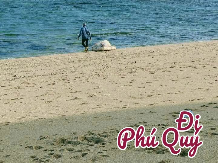Sáng nay ra bãi, thấy nước rút cạn, thấp thoáng vài người xách giỏ đi ra gò chắc, Đi Phú Quý